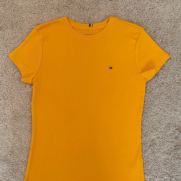 NWOT- Tommy Hilfiger Women’s SS top-Size Medium - Picture 2 of 5